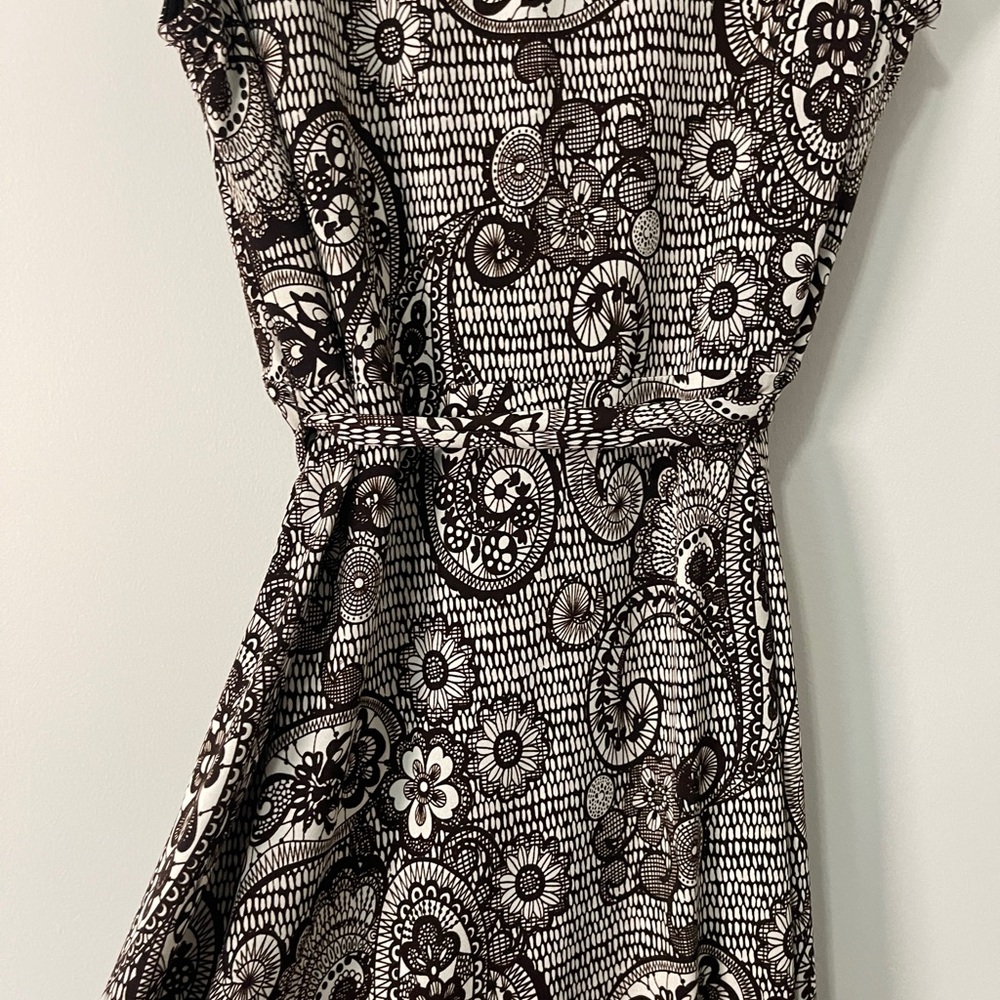 Glamour Womens Dress Size 18W Brown Cream Printed V-neck Knee Length Dress - Picture 10 of 15